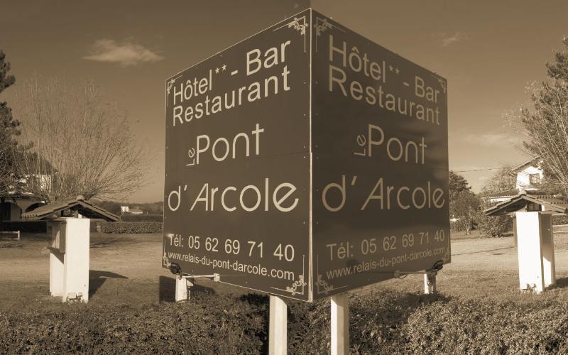 Logis Hotel Le Pont D'Arcole Riscle Exterior foto